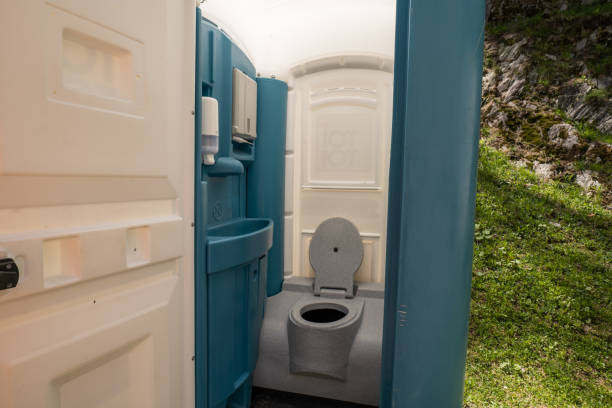 Best Luxury portable toilet rental  in Victoria, KS